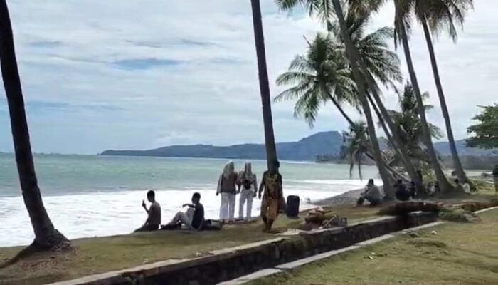 Pantai Kumala Cikakak: Destinasi Eksotis yang Cocok untuk Liburan Keluarga