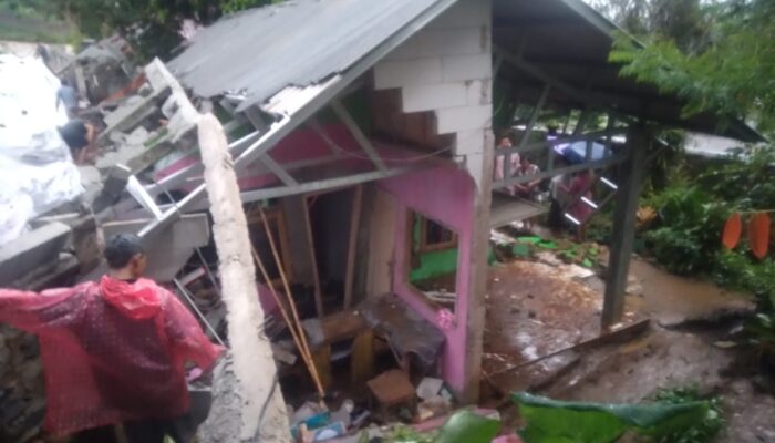 Longsor Terjang Rumah di Warungkiara Sukabumi, Seorang Anak Luka-luka Tertimpa Material Bangunan