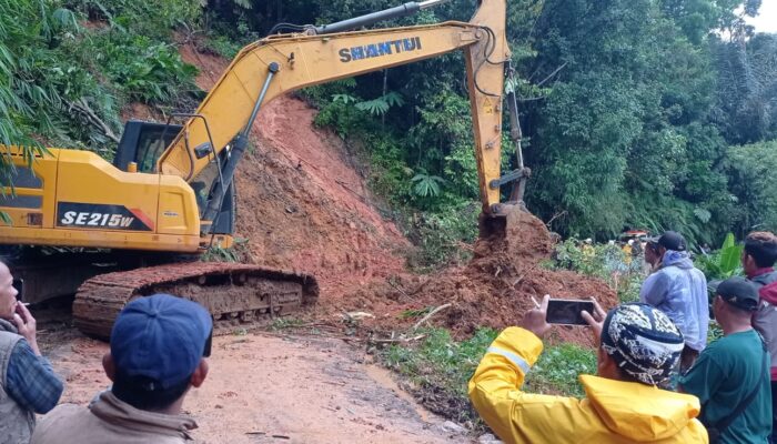 Hujan Deras Picu Longsor di Ciemas Sukabumi, Jalur Tamanjaya-Cigaru Sempat Terputus