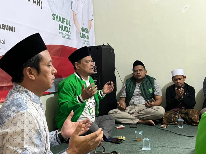 DPC PKB Kabupaten Sukabumi menggelar tasyakuran sebagai bentuk syukur atas dianugerahkannya gelar pahlawan nasional kepada KH Abdurrahman Wahid (Gus Dur) dan Syaikhona Muhammad Kholil Bangkalan.
