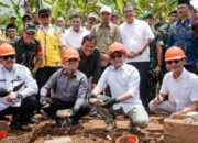 Menko PM Muhaimin Iskandar Disambut Antusias Masyarakat Desa Sukarame Sukabumi