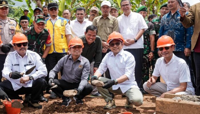 Menko PM Muhaimin Iskandar Disambut Antusias Masyarakat Desa Sukarame Sukabumi