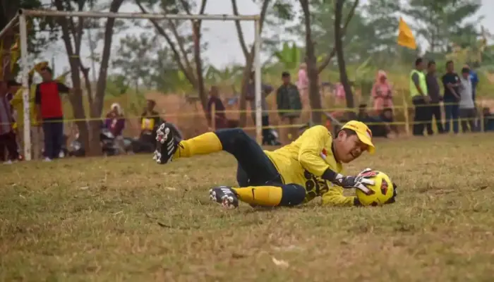 Dedi Mulyadi Targetkan Tiap Kecamatan di Jabar Punya Lapangan Sepak Bola Profesional dalam 3 Tahun