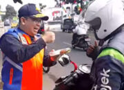 Dishub Kota Sukabumi Bagikan Makanan untuk Pengemudi Angkot dan Ojol dalam Program Jumat Berkah