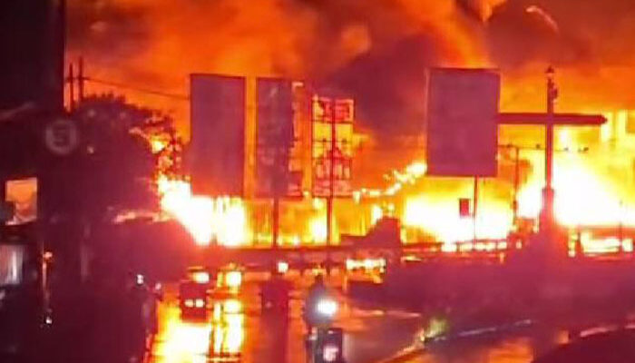 Pos Polisi hingga Enam Ruko Ludes, Truk BBM Terguling jadi Pemicu Kebakaran Hebat di Cianjur