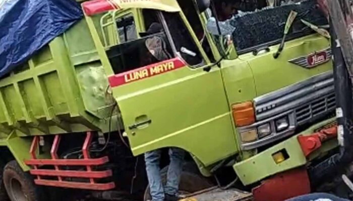 Kronologi Truk Rem Blong Seruduk Warung Mie Ayam di Cibadak Sukabumi