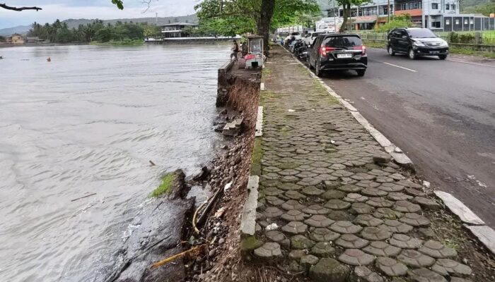 Abrasi Ancam Jalan Nasional, Tembok Penahan Amblas Diterjang Banjir Rob di Muara Citepus Palabuhanratu