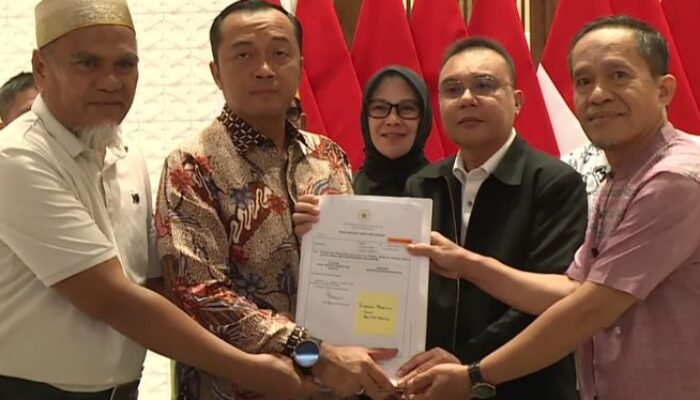 Usai Viral Presiden Prabowo Beri Rehabilitasi untuk Guru yang Dihukum Karena Bantu Honorer