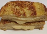 Resep Sarapan Praktis ala Sukabumi, Cheese French Toast Tiga Lapis dengan Keju Melty