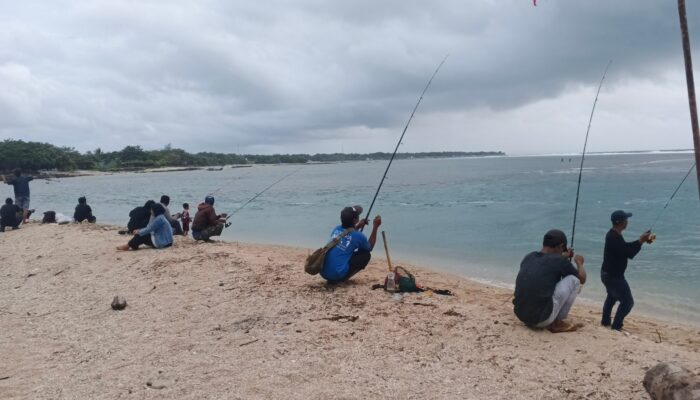 Pantai Cibuaya, Tempat Liburan Tenang Favorit Pemancing