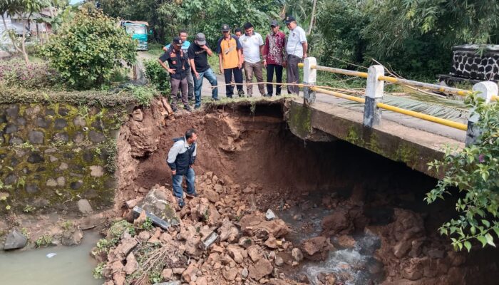 19 Titik Bencana di Kabupaten Sukabumi, Rumah Jebol hingga Pondasi Jembatan Roboh