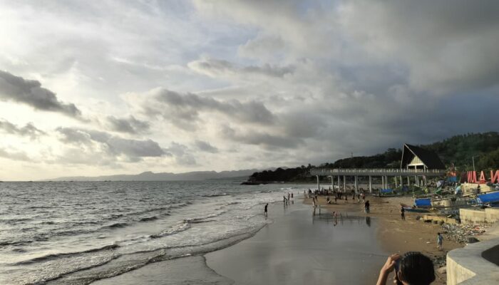 Magnet Ketenangan: Menikmati Pesona Senja di Pantai Palabuhanratu