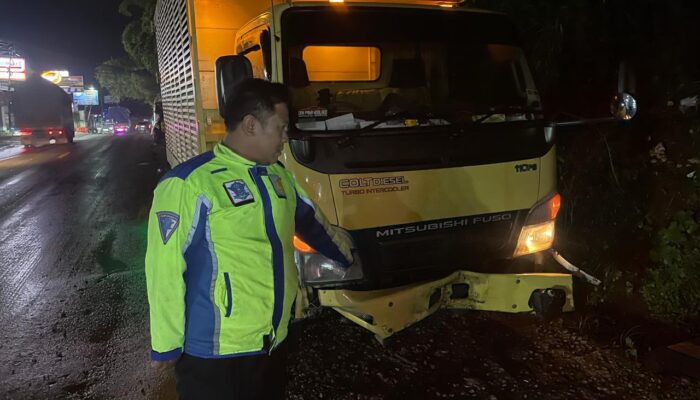 Kecelakaan Maut di Pamuruyan Sukabumi: Motor Oleng Tabrak Truk Box
