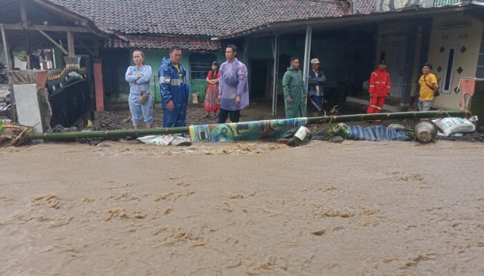 Hari Keempat Pasca Banjir Bandang, 15 KK di Mekarasih Sukabumi Masih Tinggal di Pengungsian