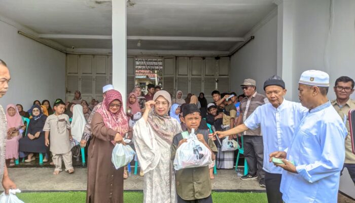 Safari Akhir Tahun, Heri Gunawan Salurkan 300 Paket Sembako untuk Jompo dan Yatim di Palabuhanratu