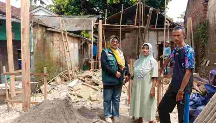 Dua Warga Bojong Raharja Terima Bantuan Rutilahu dari Pemkab Sukabumi
