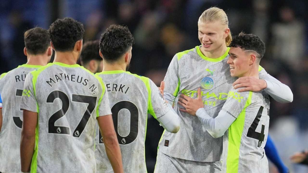 Pemain Manchester City merayakan kemenangan dalam laga Liga Inggris melawan Crystal Palace, Minggu, 14 Desember 2025. (c) AP Photo/Kin Cheung