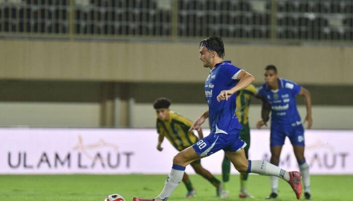 Drama Menit Akhir di GBLA, PERSIB Jinakkan PSBS Biak dan Rebut Takhta Klasemen