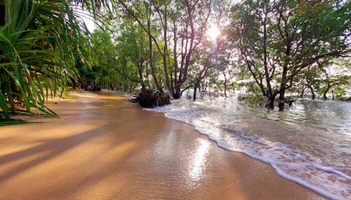 Pesona Pantai Tenda Biru Ujunggenteng, Surga Tersembunyi di Selatan Sukabumi