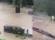 Banjir Tutup Total Jalur Provinsi Cidolog, Aktivitas Warga Lumpuh dan Drainase Disorot