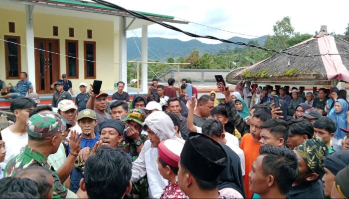 Warga Geruduk Kantor Desa Sirnarasa, Tolak Proyek Geothermal di Kaki Gunung Halimun