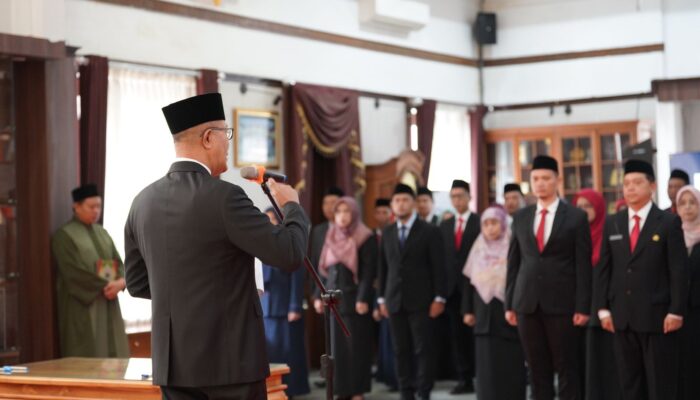 Wali Kota Sukabumi Rombak 39 Pejabat Baru, Tekankan Integritas Pelayan dan Tidak Monoton