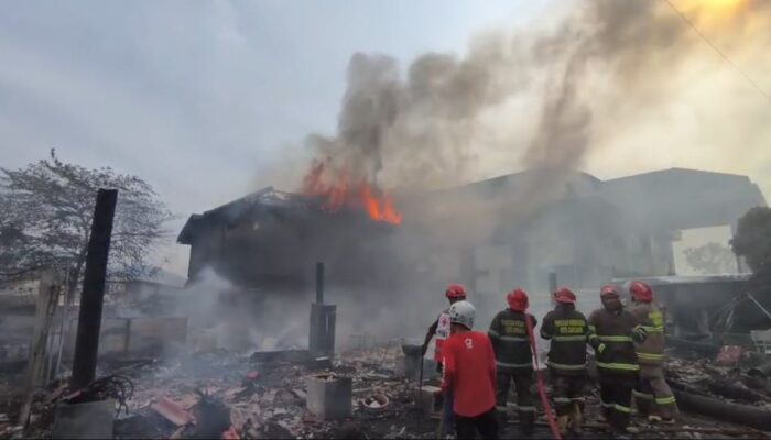 Damkar Selidiki Penyebab Kebakaran Parantina Resto di Lingsel Sukabumi