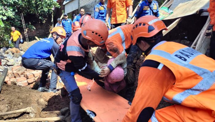 Pondasi Ambrol, Pekerja Proyek Bangunan Terjepit di Palabuhanratu Sukabumi