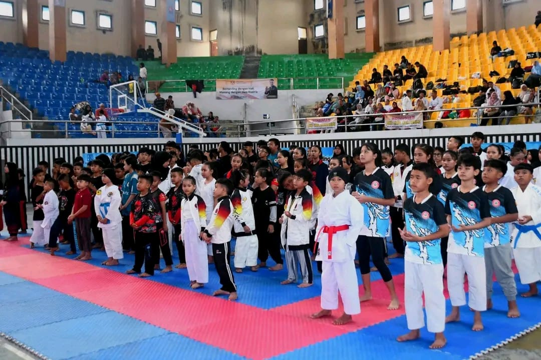 Pembukaan Kejurda Karate memperebutkan Piala Bupati Sukabumi di Gor Tinju Palabuhanratu, Sabtu (10/01/2026).