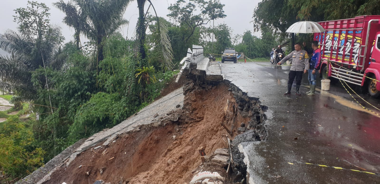 Jalan provinsi Longsor