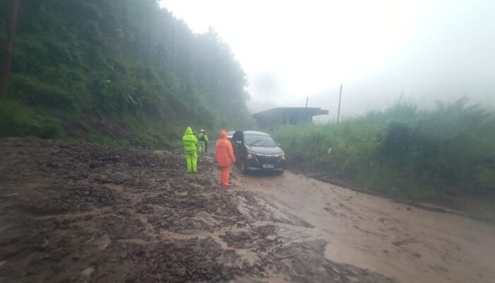 Jalan Bagbagan–Kiaradua Tertutup Longsor, P2BK Simpenan Tunggu Evakuasi Alat Berat