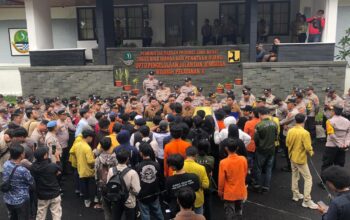 Jalan Provinsi Rusak, BEM PTNU Sukabumi Raya Demo UPTD Bina Marga