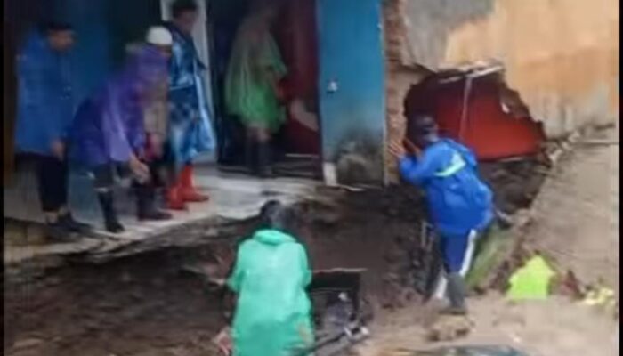 Sungai Citangulun Meluap, Rumah dan Usaha Kades Citarik di Palabuhanratu Rusak