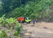 Akses Jalan Bagbagan-Kiaradua tepatnya di Kampung Cimapag, Simpenan, Sukabumi, dibuka secara terbatas, Rabu (14/01/2026)