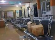 Kondisi salah satu ruangan di Puskesmas Palabuhanratu, Kabupaten Sukabumi yang terendam banjir.