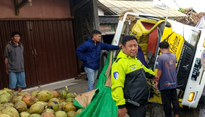Kecelakaan Dua Truk di Citarik Palabuhanratu, Sopir Luka Ringan