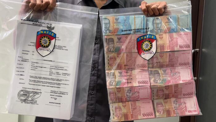 Barang bukti kasus dugaan korupsi dana BLT Desa Karangtengah, Kecamatan Cibadak, Kabupaten Sukabumi.