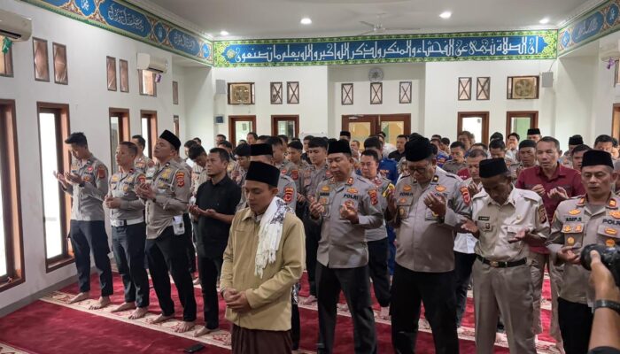 Polres Sukabumi Gelar Shalat Ghaib dan Doa Bersama untuk Dua Anggota Polri yang Gugur serta Korban Bencana Cisarua