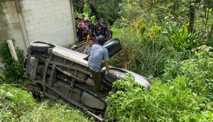 Avanza Terjun ke Parit di Cibadak Sukabumi, Jalan Sempit Kembali Jadi Sorotan