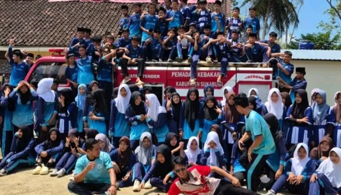 Damkar Jampangkulon Latih Siswa MTs Al-Huda Kesiapsiagaan Tanggap Kebakaran