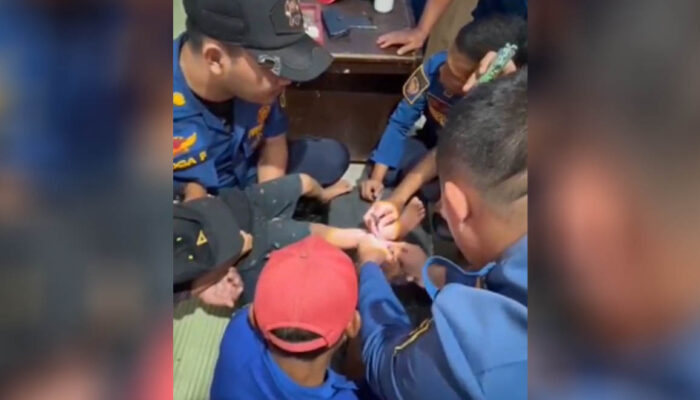 Kaki Bocah di Palabuhanratu Sukabumi Terjebak Borgol Berkarat, Damkar Bertindak Cepat