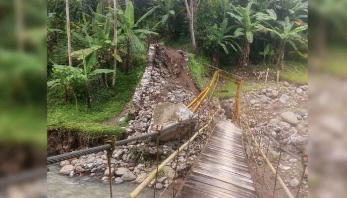 Jembatan Putus di Cikelat Sukabumi, Akses Sekolah dan Pertanian Terdampak