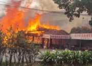 Kebakaran Rumah Makan Parantina yang berlokasi di Jalan Lingkar Selatan, Kota Sukabumi, pada Selasa, 27 Januari 2026.