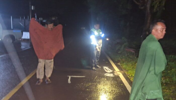 Motor Tabrak Truk Bermuatan Alat Berat di Cisolok Sukabumi, Satu Orang Luka