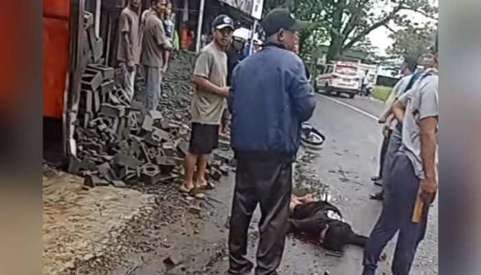 Kecelakaan Tunggal di Muara Citepus Palabuhanratu, Pengendara Motor Terkapar di Jalan