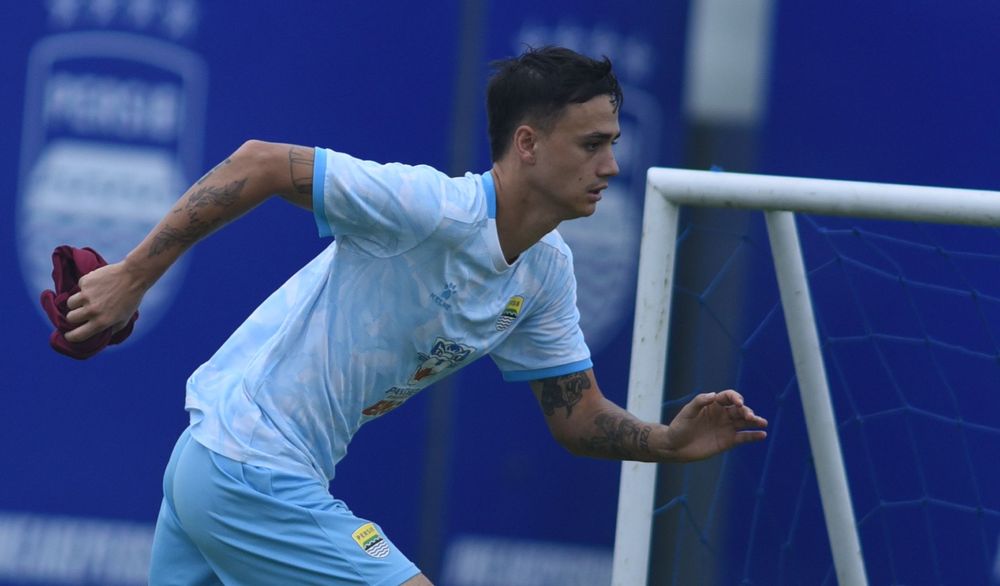 Eliano Reijnders Pastikan Siap Perkuat Persib Hadapi Persis Solo