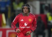 Aksi Patrick Dorgu bersama Manchester United pada musim 2025/2026 (c) AP Photo/Dave Shopland