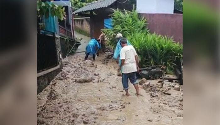Longsor Terjang Permukiman di Palabuhanratu, Tiga Kolam Ikan Warga Tertimbun