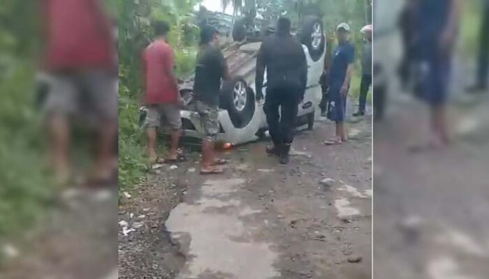 Ayla Putih Terguling di Kadudampit Sukabumi, Pengemudi Luka-luka