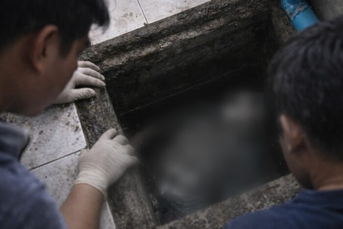 Ilustrasi penemuan mayat seorang nenek di dalam septictank.